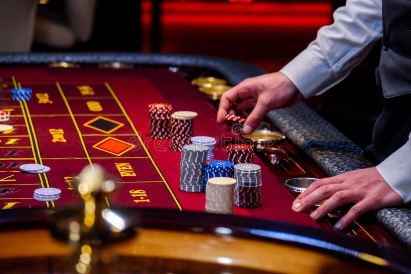 Filipino player accessing 711jl Casino live dealer games on a smartphone